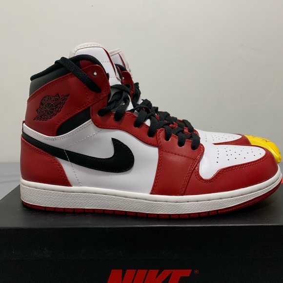Nike Jordan 1’s Chicago - Picture 2 of 5